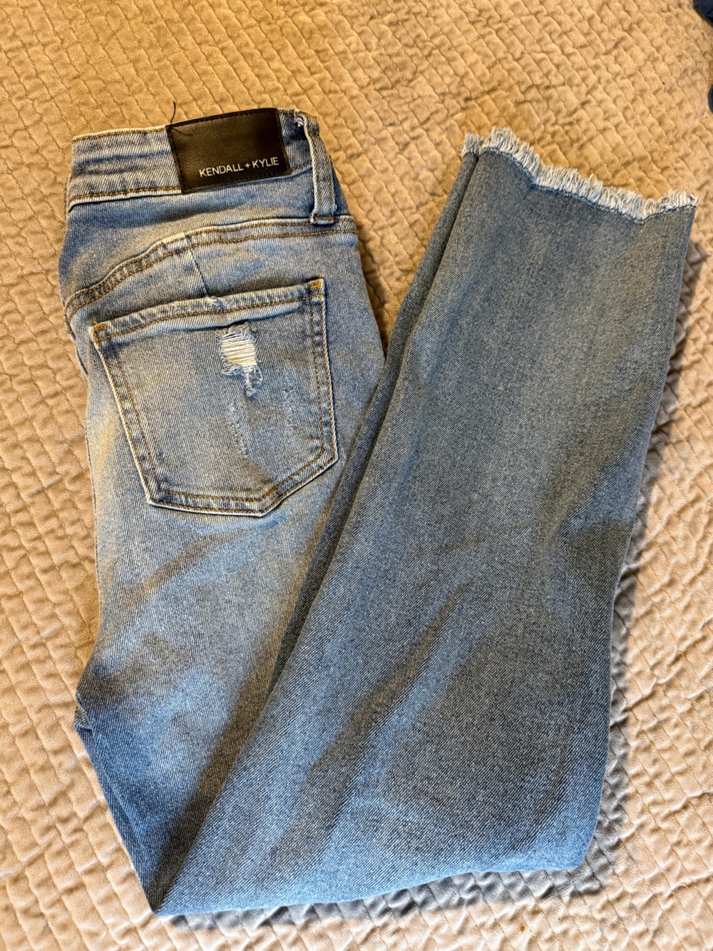 Kendall & Kylie Light Blue Frayed Hem Cropped Skinny Jeans